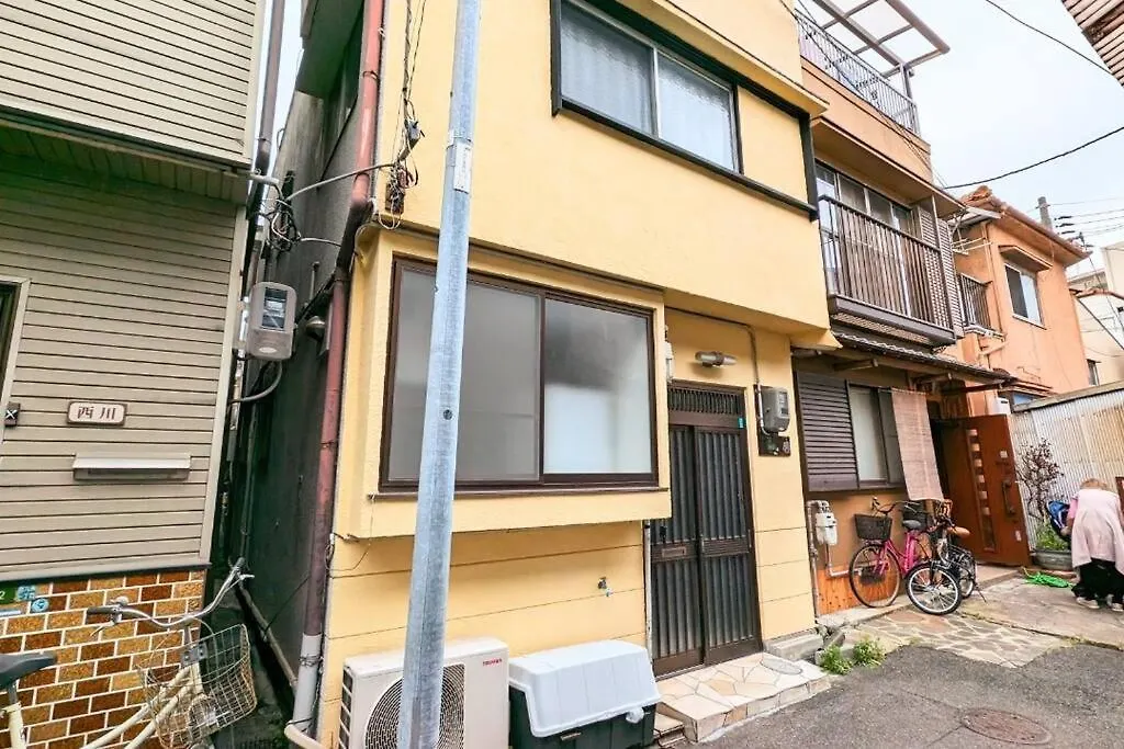Appartamento Jr西九条徒歩4分！最大12名宿泊可能！貸切一軒家！Usj、梅田アクセス良好！１f広々リビングあり！ Osaka Giappone