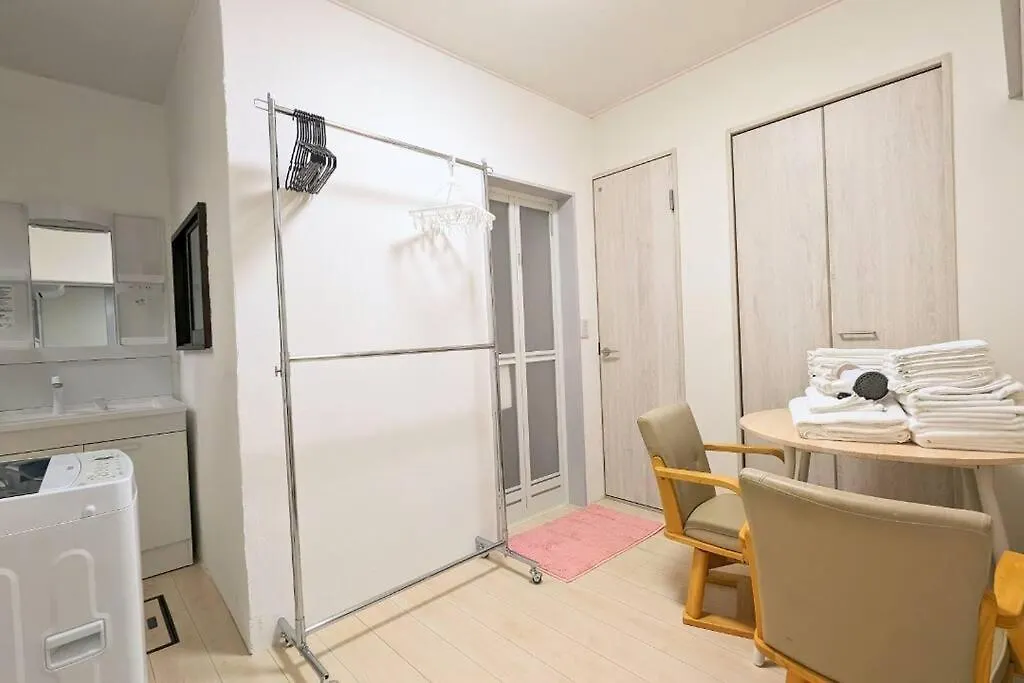 Apartment Jr西九条徒歩4分！最大12名宿泊可能！貸切一軒家！Usj、梅田アクセス良好！１f広々リビングあり！ Osaka