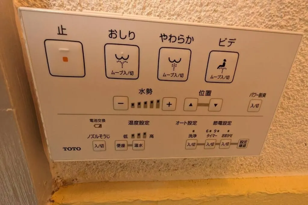 Apartment Jr西九条徒歩4分！最大12名宿泊可能！貸切一軒家！Usj、梅田アクセス良好！１f広々リビングあり！ Osaka